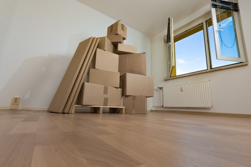 Different sizes of moving vehicles for South Kensington removals