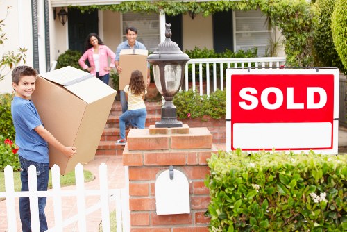 Customer confirming a removal booking and checklist for a moving company